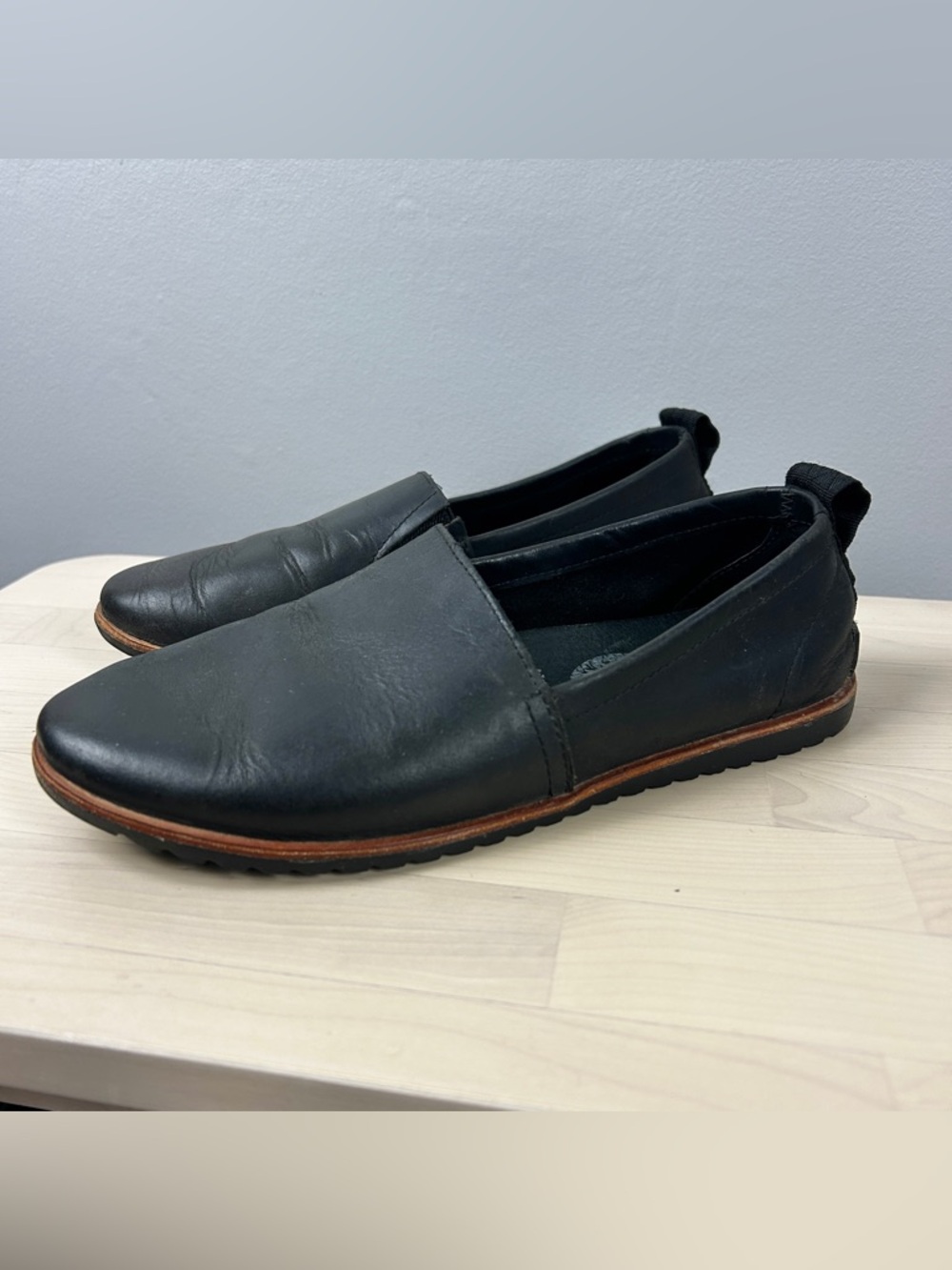 SOREL Ella Flats Black Leather‎ Sz 6.5 Slip On Waterproof Comfort Minimalist